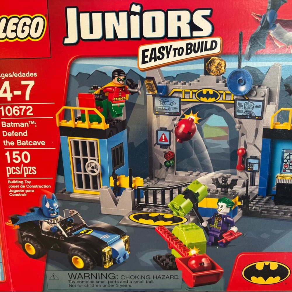 Lego 10672 Batman
-100%complete
- includes 3 minifigs 
- excellent condition